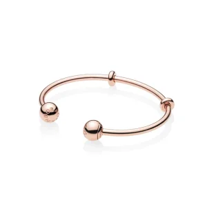 (Bild für) PANDORA Rose™ Offener Armreif, PANDORA Logo-Kappen - 586477