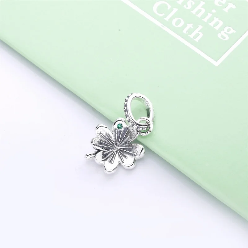 (Bild für) Glücksbringer-Anhänger mit vierblättrigem Kleeblatt, Pandora Shine™ - 397965NAG - Ansicht 2
