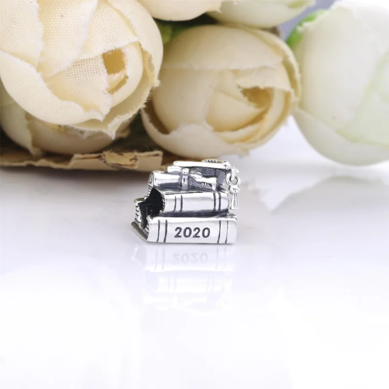 (Bild für) PANDORA 2020 Abschlussbücher-Charm - 798910C00 - Ansicht 2