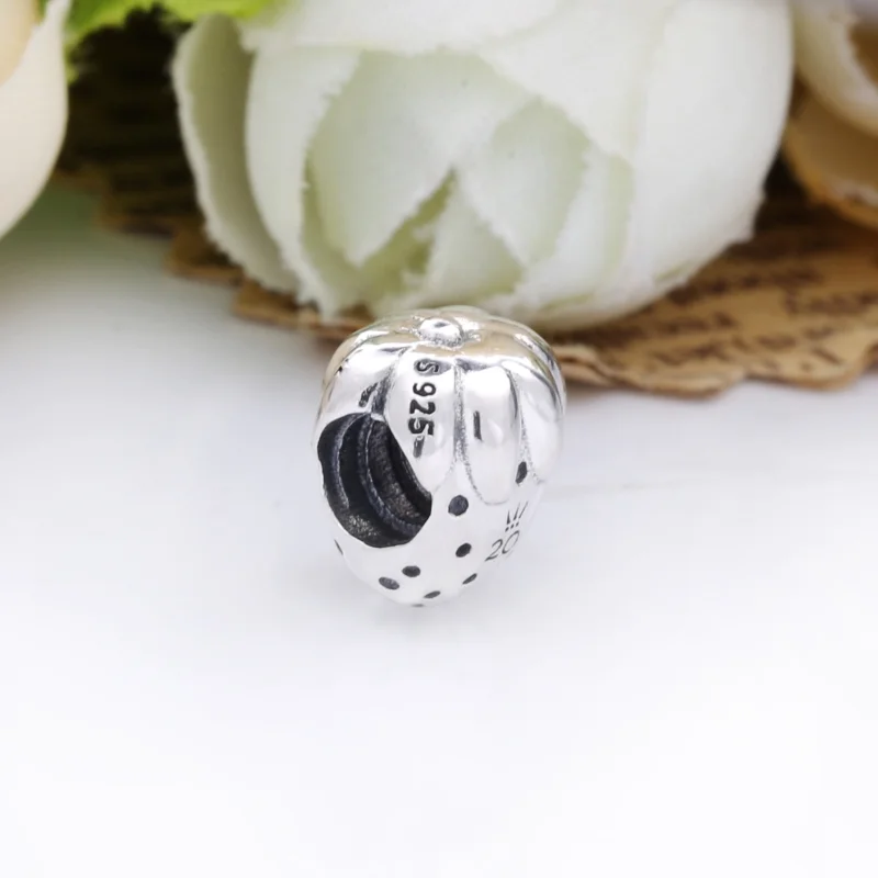 (Bild für) Pandora 2020 Limited Edition Erdbeer-Charm - 798952C00 - Ansicht 3