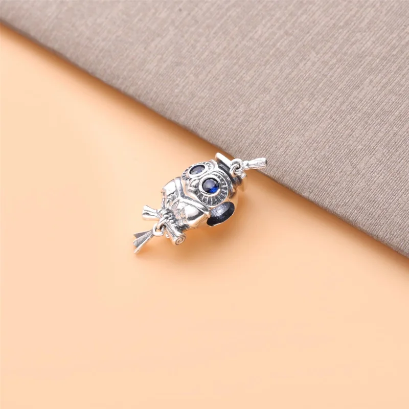 (Bild für) PANDORA Abschluss-Charm „Weise Eule“. - 798907C01 - Ansicht 3