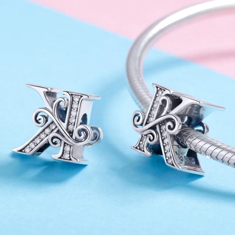 (Bild für) Charm mit funkelndem Pavé-Blumen-Buchstabe K im Pandora-Stil - BSC030-K - Ansicht 4
