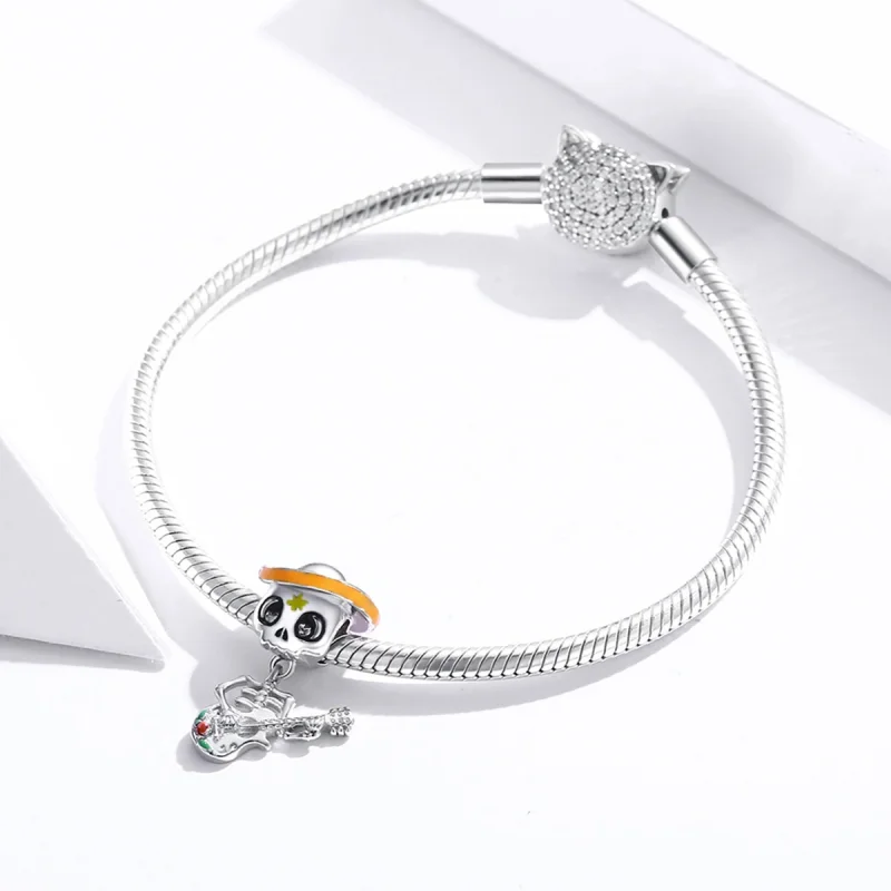 (Bild für) Silberner Gitarren-Schädel-Mann-Charm im Pandora-Stil - BSC327 - Ansicht 3