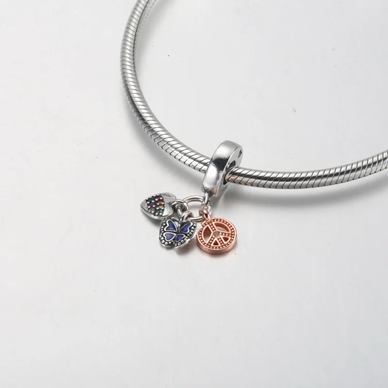 (Bild für) PANDORA Dreifach-Anhänger mit zweifarbigem Regenbogenherz, Schmetterling und Fri - Ansicht 10