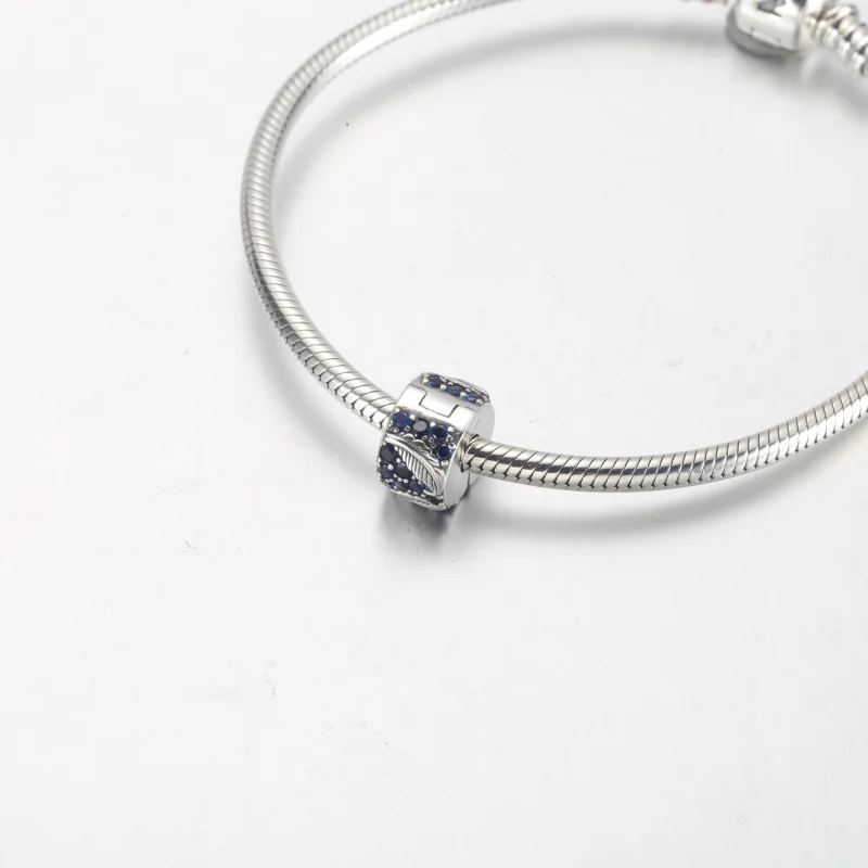 (Bild für) PANDORA gebogener Feder- und Pavé-Clip-Charm - 792552C01 - Ansicht 8