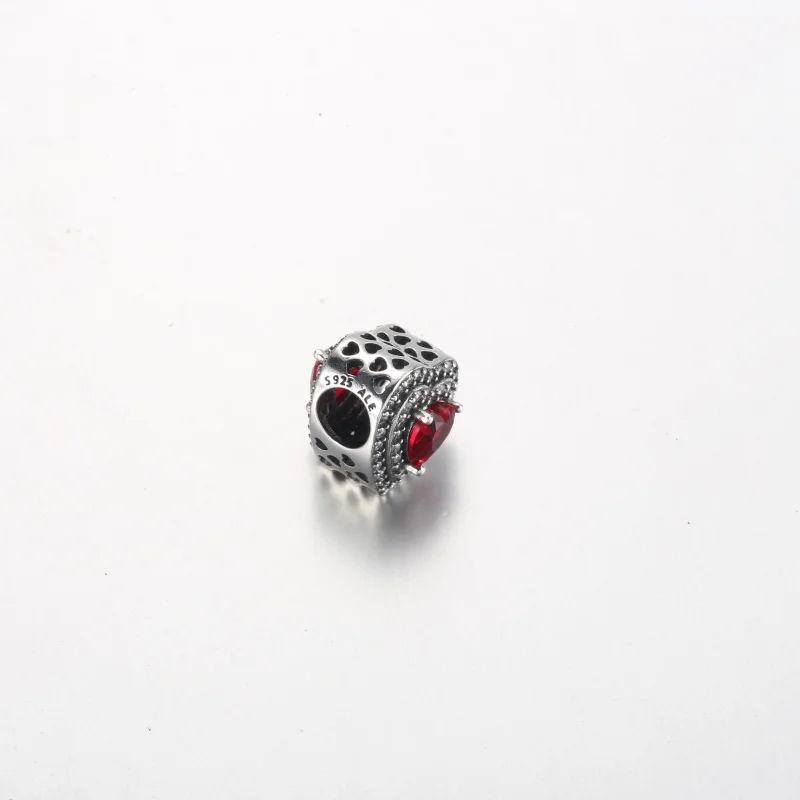 (Bild für) Pandora Funkelndes Geebnetes Herz Charm - 799218C02 - Ansicht 4