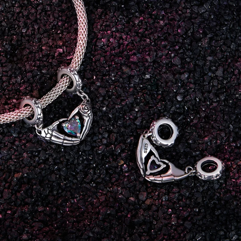 (Bild für) Pandora Style Halloween-Schädel-Hände-Anhänger - SCC2607 - Ansicht 4