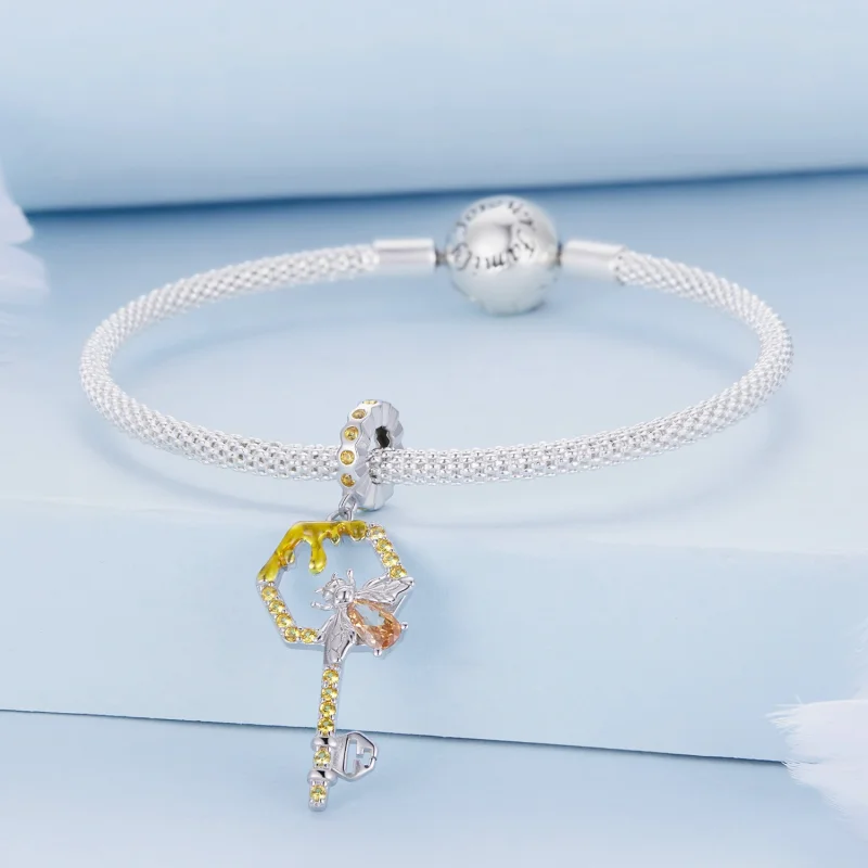 (Bild für) Pandora Style Hive Key Dangle - BSC822 - Ansicht 3
