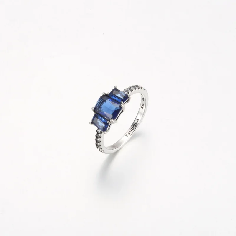 (Bild für) Pandora Blaue Rechteckige Drei-Stein-Funkelnde Ring - 192389C01 - Ansicht 2