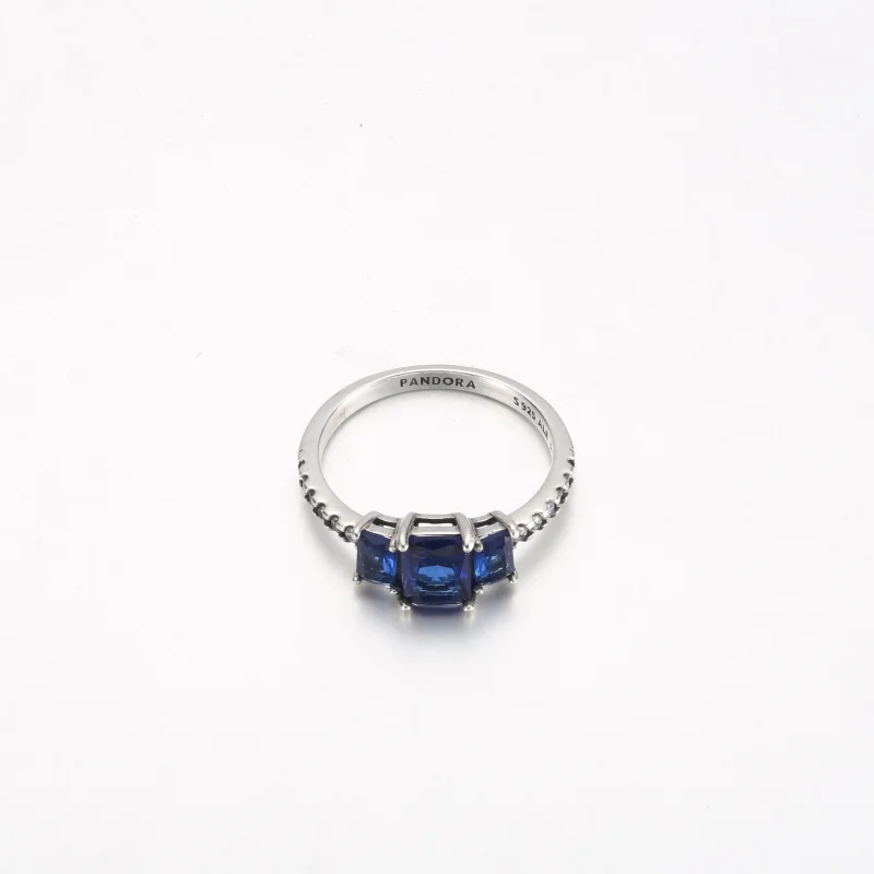 (Bild für) Pandora Blaue Rechteckige Drei-Stein-Funkelnde Ring - 192389C01 - Ansicht 3