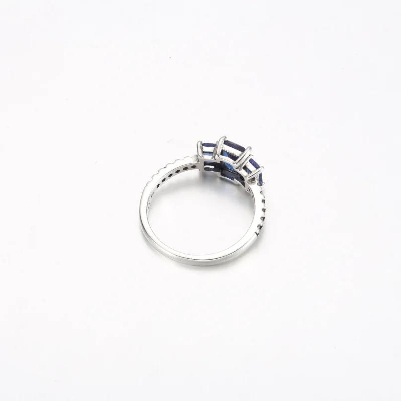 (Bild für) Pandora Blaue Rechteckige Drei-Stein-Funkelnde Ring - 192389C01 - Ansicht 4