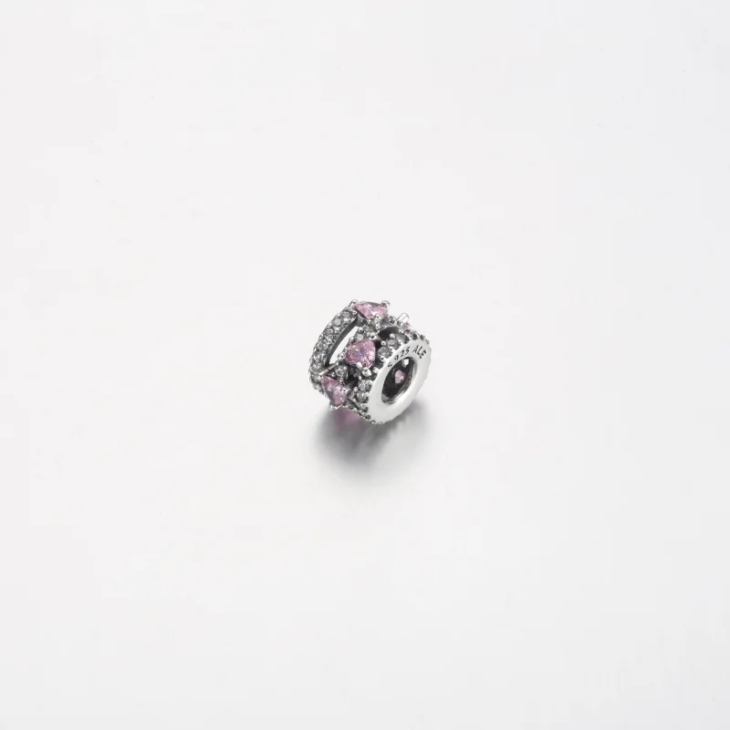 (Bild für) Pandora Funkelndes Dreifach-Halo-Herzen Charm - 791161C01 - Ansicht 2