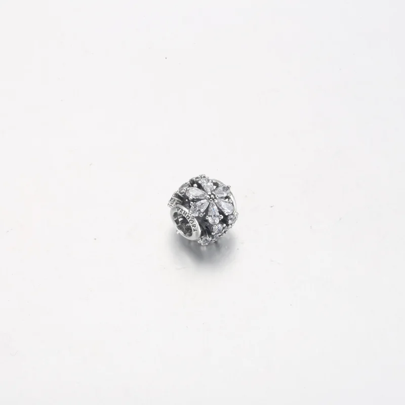 (Bild für) Pandora Funkelndes Herbarium-Cluster-Anhänger mit Runddesign - 792383C01 - Ansicht 4