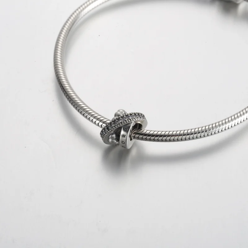 (Bild für) Pandora Logo, Pavé & Perlen Anhänger - 792317C01 - Ansicht 5