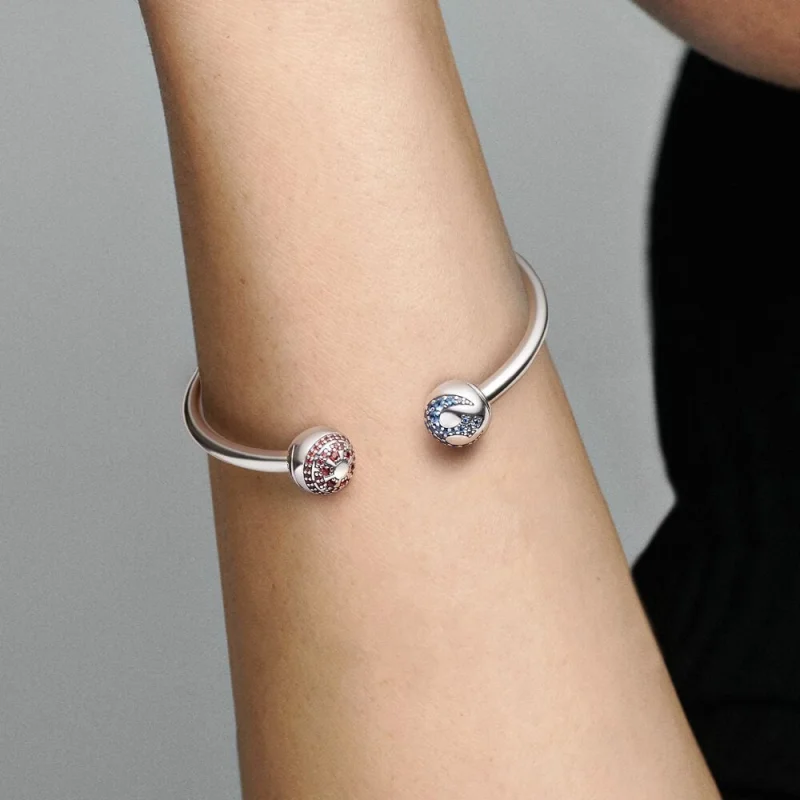 (Bild für) Pandora Moments Star Wars™ Licht- & Dunkle-Seite-Logo Offener Armreif - 591139C0 - Ansicht 6
