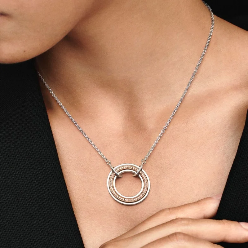(Bild für) Pandora Signature Zweifarbiges Logo & Pavé-Halskette - 382772C01 - Ansicht 2