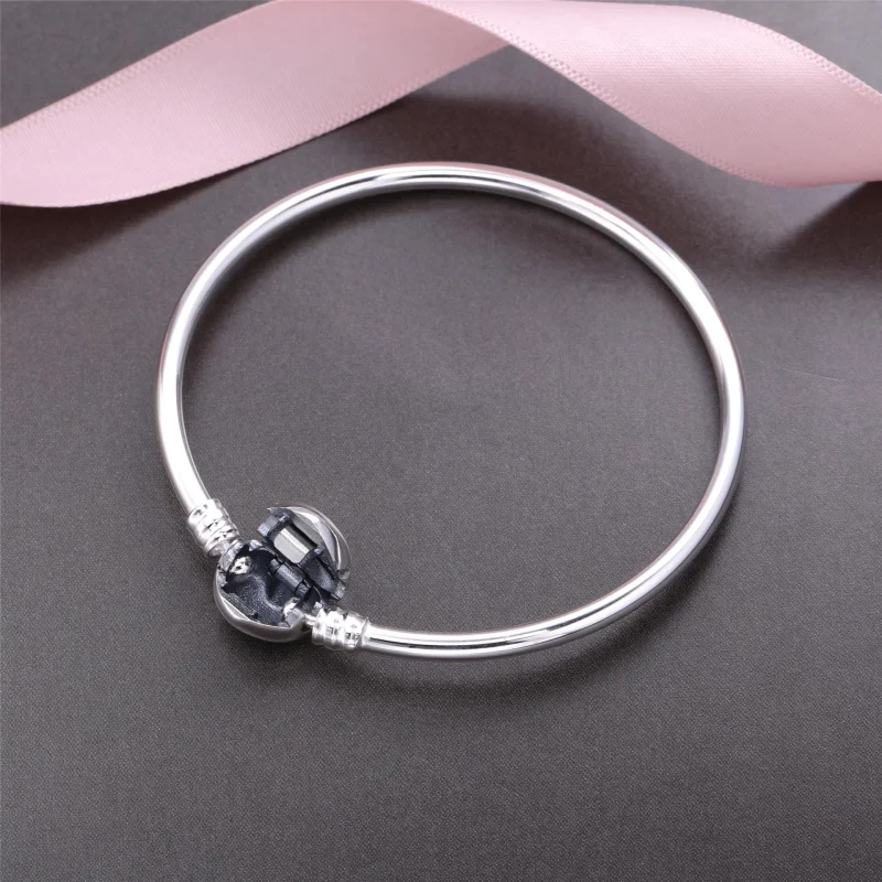 (Bild für) PANDORA Moments Silber Armreif mit Logo und Herzverschluss - 596268 - Ansicht 2