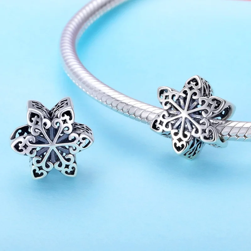 (Bild für) Silberner glitzernder Schneeflocken-Charm im Pandora-Stil - SCC719 - Ansicht 2