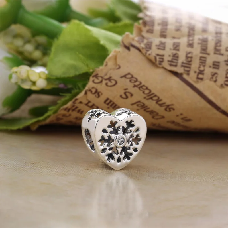 (Bild für) Durchbrochener PANDORA-Schneeflockenherz-Charm - 796359CZ - Ansicht 2