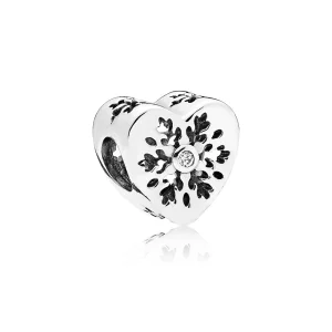 (Bild für) Durchbrochener PANDORA-Schneeflockenherz-Charm - 796359CZ
