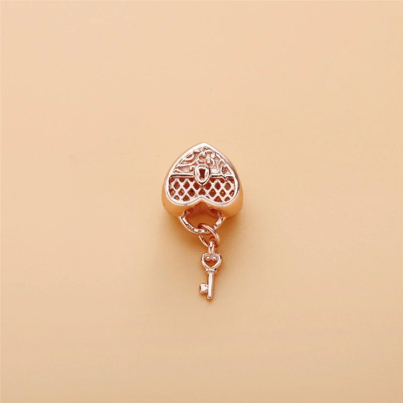 (Bild für) „Love You“-Schloss-Charm, PANDORA Rose™ - 787655 - Ansicht 2