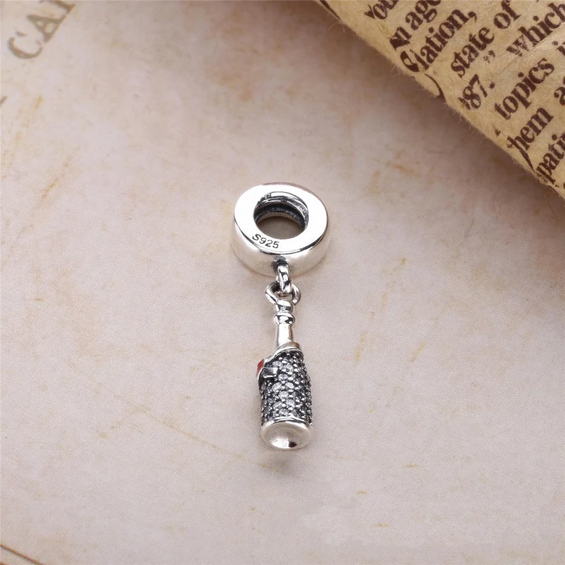 (Bild für) PANDORA Celebration Time, roter Emaille-Charm mit klaren CZ-Anhängern - 792152CZ - Ansicht 3