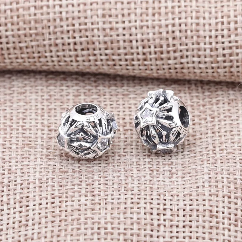 (Bild für) PANDORA Disney Frozen Schneeflocken-Anhänger aus durchbrochenem Silber mit kubis - Ansicht 3