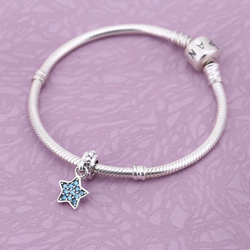 (Bild für) PANDORA Pavé-Stern-Charm mit blauem CZ-Anhänger - 791024CZB - Ansicht 2