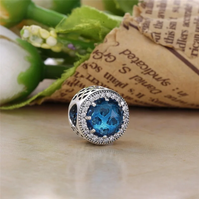 (Bild für) PANDORA Radiant Hearts, Glacier-Blue Crystals Clear CZ Charm - 791725NGL - Ansicht 2