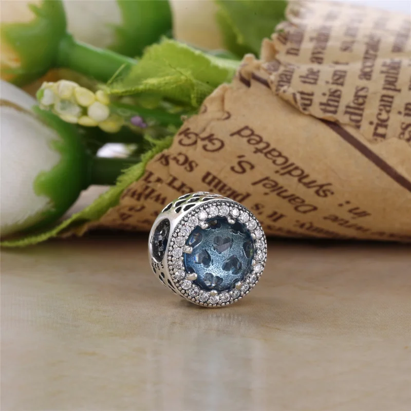 (Bild für) PANDORA Radiant Hearts, Glacier-Blue Crystals Clear CZ Charm - 791725NGL - Ansicht 3