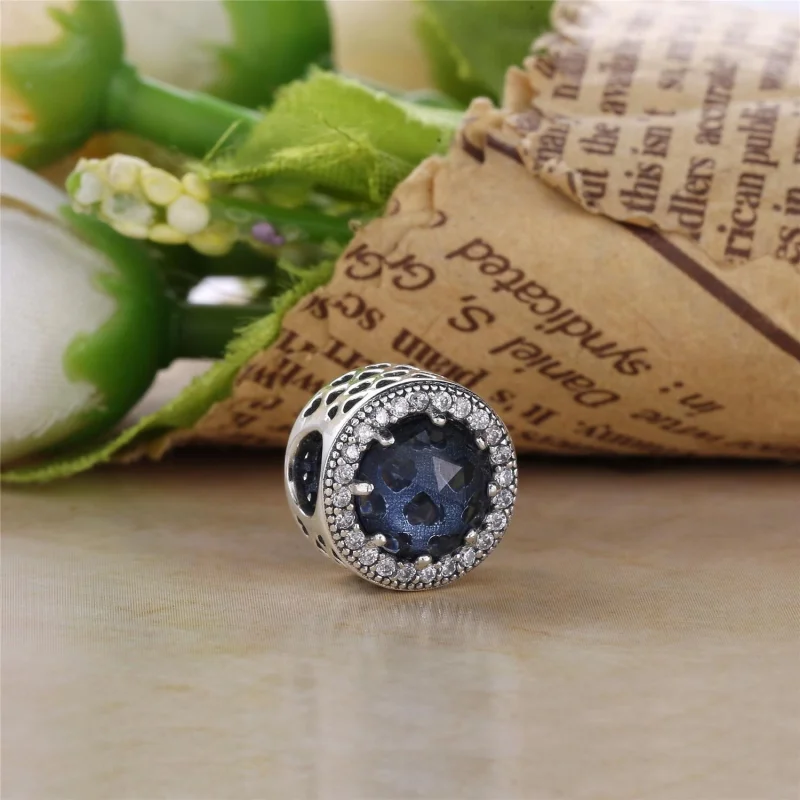 (Bild für) PANDORA Radiant Hearts, Glacier-Blue Crystals Clear CZ Charm - 791725NGL - Ansicht 4