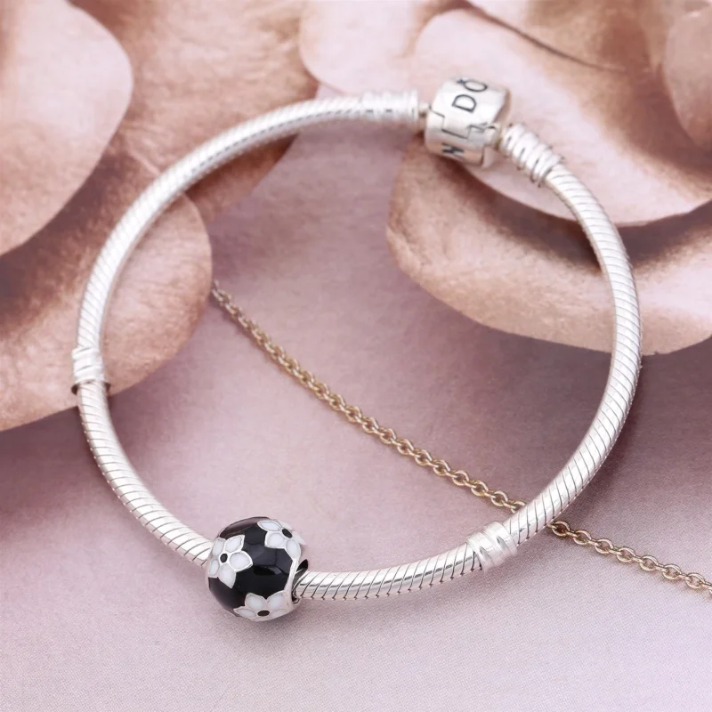 (Bild für) PANDORA Schwarz-Weiß-Blumen-Charm - 791398ENMX - Ansicht 2