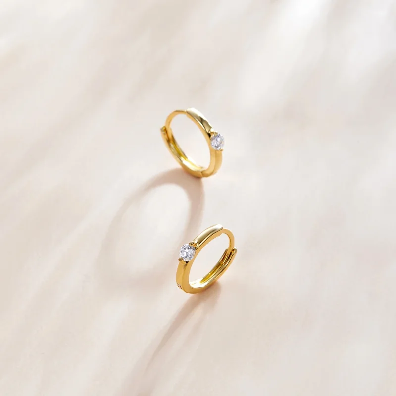 (Bild für) Creolen mit glänzendem Diamant im Pandora-Stil, 18 Karat vergoldet - SCE1050-B - Ansicht 2