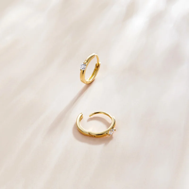 (Bild für) Creolen mit glänzendem Diamant im Pandora-Stil, 18 Karat vergoldet - SCE1050-B - Ansicht 3