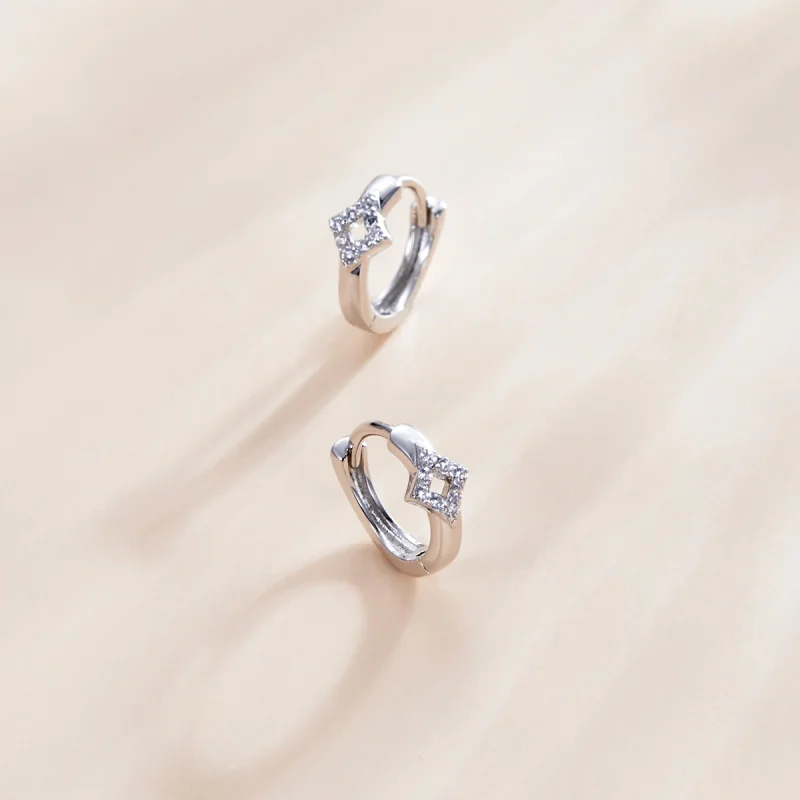 (Bild für) Silberne, glänzende Diamant-Creolen im Pandora-Stil - SCE1048 - Ansicht 3
