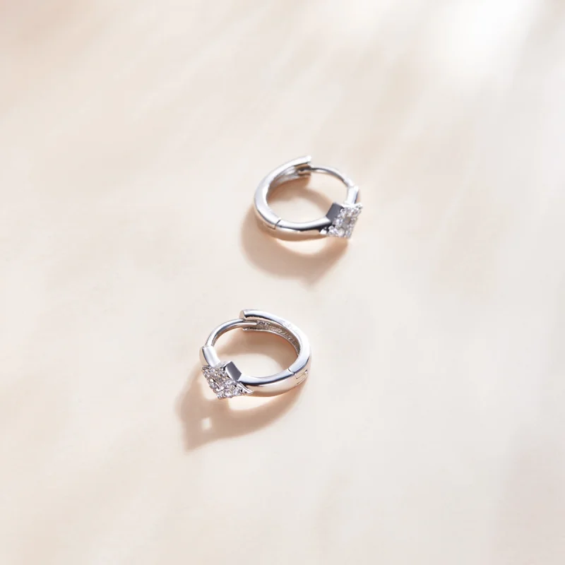 (Bild für) Silberne, glänzende Diamant-Creolen im Pandora-Stil - SCE1048 - Ansicht 4
