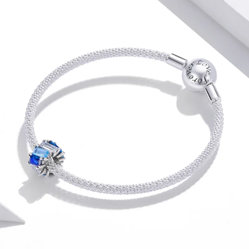 (Bild für) Silberner blauer quadratischer Spacer-Charm im Pandora-Stil - SCC1806 - Ansicht 3
