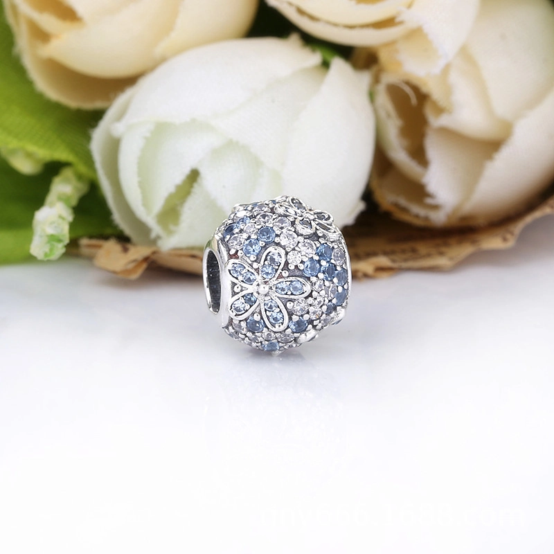 (Bild für) PANDORA Aquamariner Gänseblümchen-Charm mit Pavé-Motiv - 798797C01 - Ansicht 2
