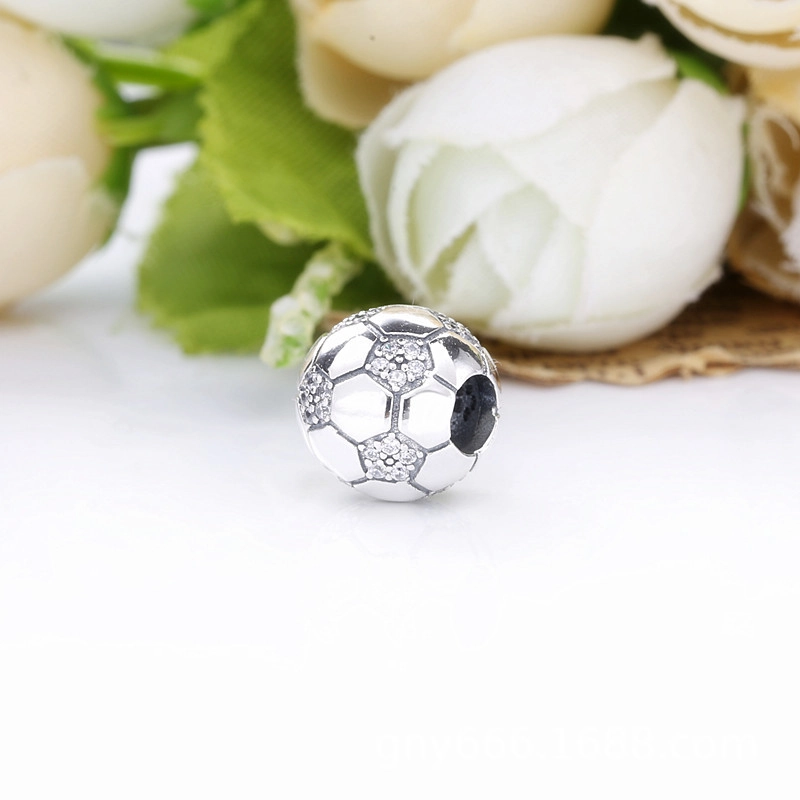 (Bild für) PANDORA Funkelnder Fußball-Charm - 798795C01 - Ansicht 4