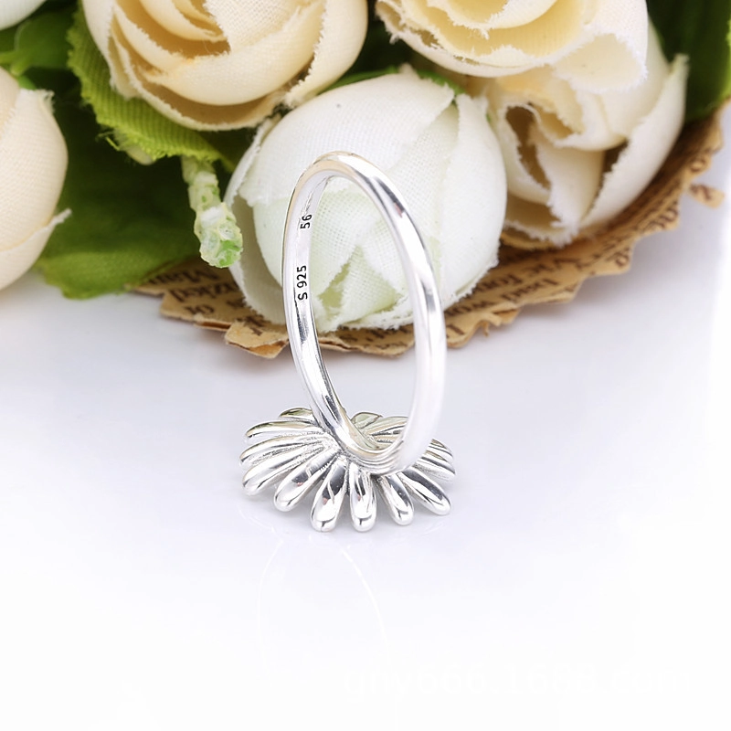 (Bild für) PANDORA Pavé-Gänseblümchen-Statement-Ring - 198817C01 - Ansicht 4